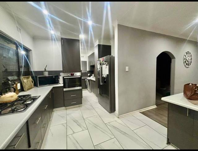 4 BEDROOM HOUSE FOR SALE IN VANDERBIJLPARK SE 3